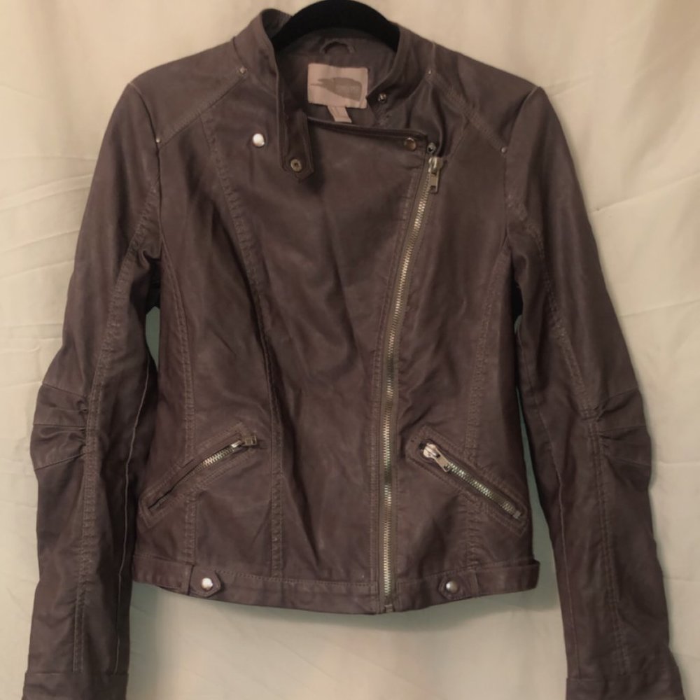 gray leather jacket
